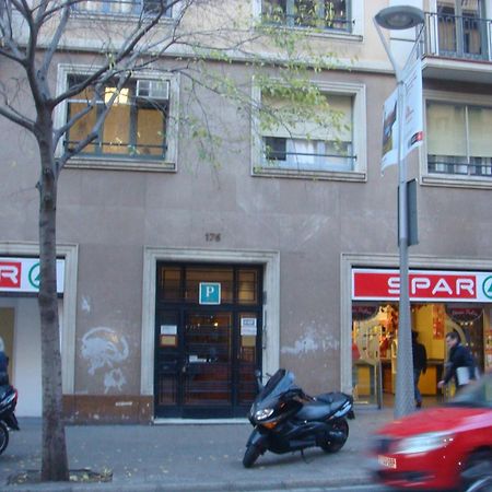 Hostal Muntaner Barcelona Exterior photo